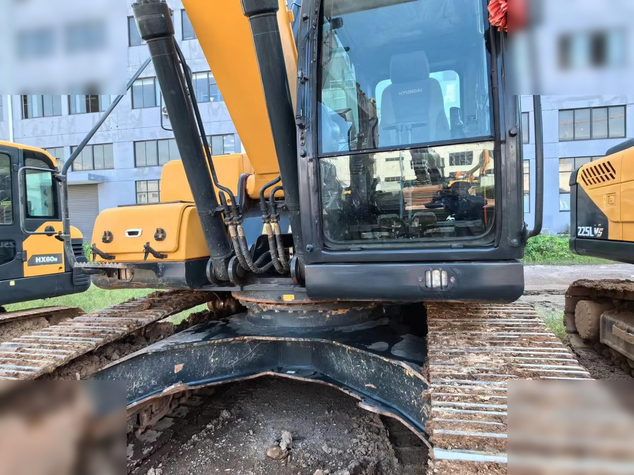 HYUNDAI 225LC-9 - Гусеничный экскаватор: фото 3 HYUNDAI 225LC-9 - Гусеничный экскаватор: фото 3