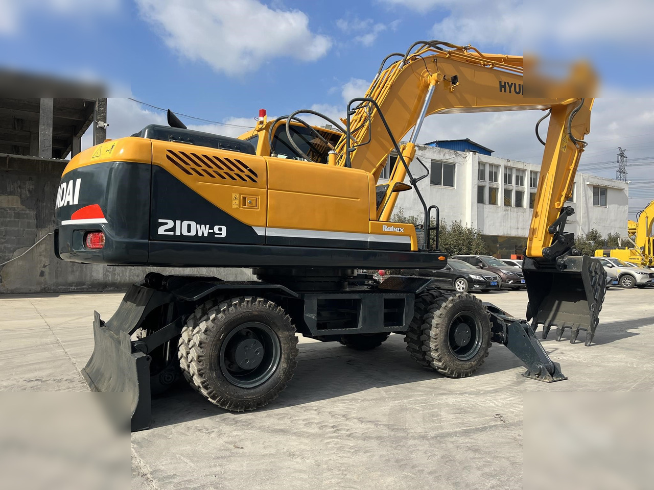 HYUNDAI ROBEX 210W-9 - Колёсный экскаватор: фото 3 HYUNDAI ROBEX 210W-9 - Колёсный экскаватор: фото 3