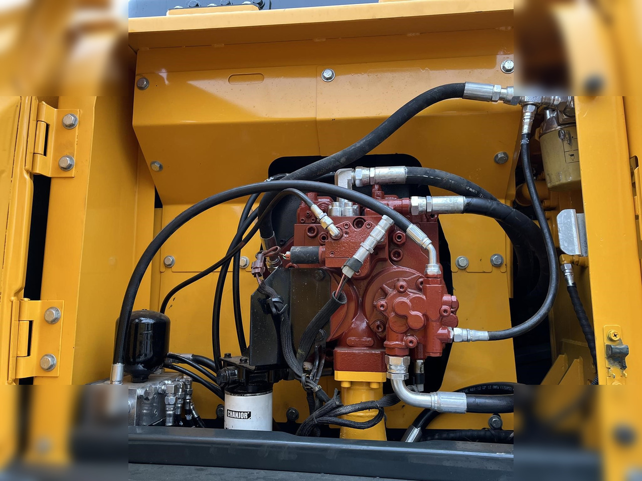 HYUNDAI ROBEX 210W-9 - Колёсный экскаватор: фото 5 HYUNDAI ROBEX 210W-9 - Колёсный экскаватор: фото 5