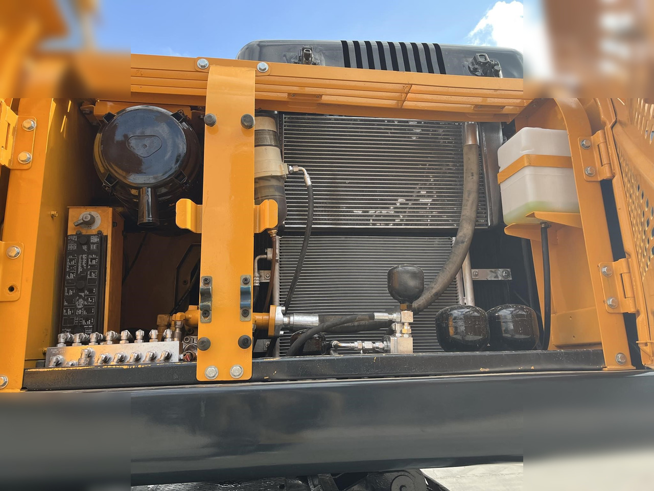 HYUNDAI ROBEX 210W-9 - Колёсный экскаватор: фото 5 HYUNDAI ROBEX 210W-9 - Колёсный экскаватор: фото 5