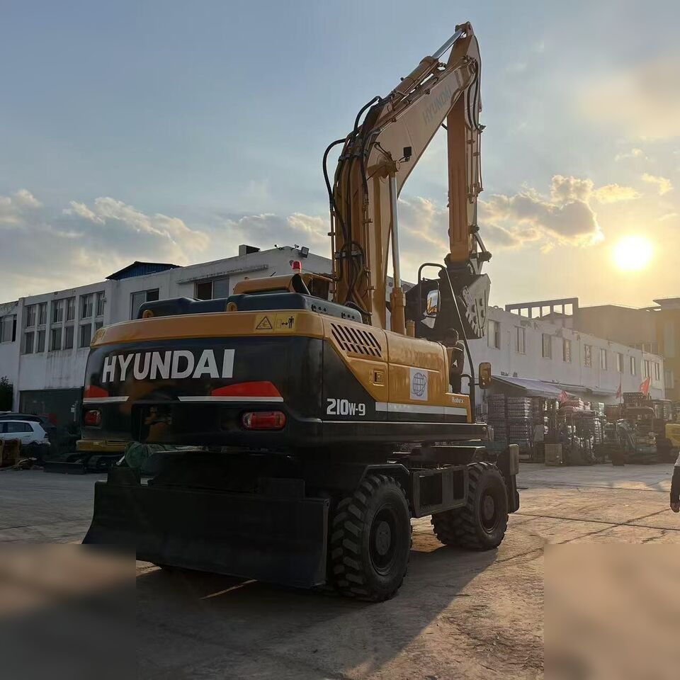 HYUNDAI ROBEX 210W-9 - Колёсный экскаватор: фото 3 HYUNDAI ROBEX 210W-9 - Колёсный экскаватор: фото 3