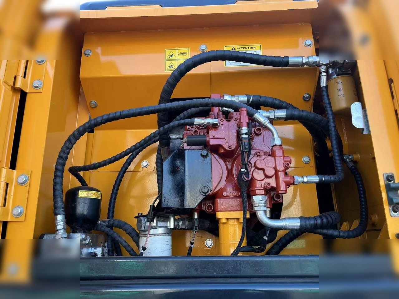 HYUNDAI ROBEX 210W-9 - Колёсный экскаватор: фото 5 HYUNDAI ROBEX 210W-9 - Колёсный экскаватор: фото 5