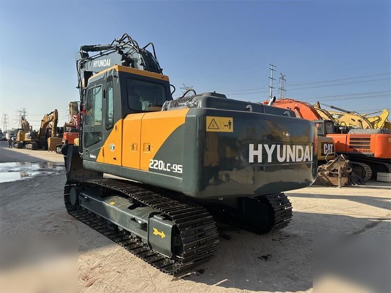 HYUNDAI ROBEX 220 LC-9S - Гусеничный экскаватор: фото 3 HYUNDAI ROBEX 220 LC-9S - Гусеничный экскаватор: фото 3