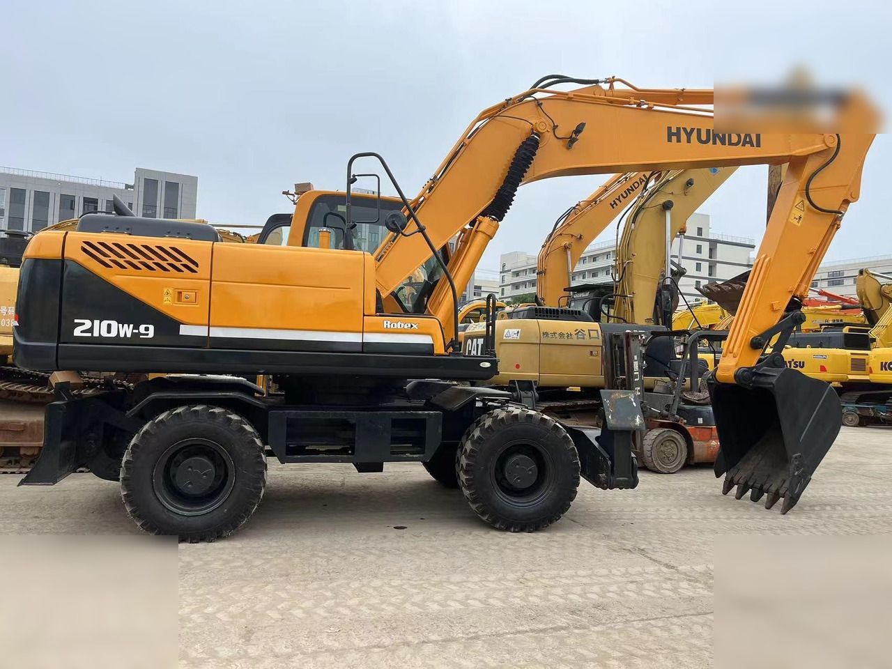 HYUNDAI ROBEX 220 LC-9S - Гусеничный экскаватор: фото 1 HYUNDAI ROBEX 220 LC-9S - Гусеничный экскаватор: фото 1