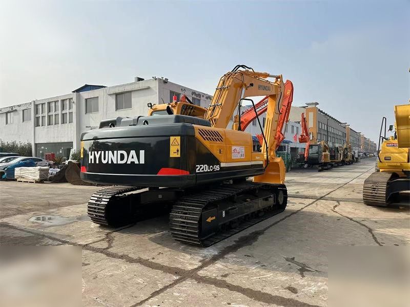 HYUNDAI ROBEX 220 LC-9S - Гусеничный экскаватор: фото 3 HYUNDAI ROBEX 220 LC-9S - Гусеничный экскаватор: фото 3