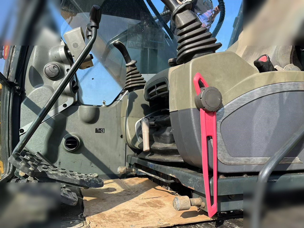 HYUNDAI ROBEX 220 LC-9S - Гусеничный экскаватор: фото 5 HYUNDAI ROBEX 220 LC-9S - Гусеничный экскаватор: фото 5