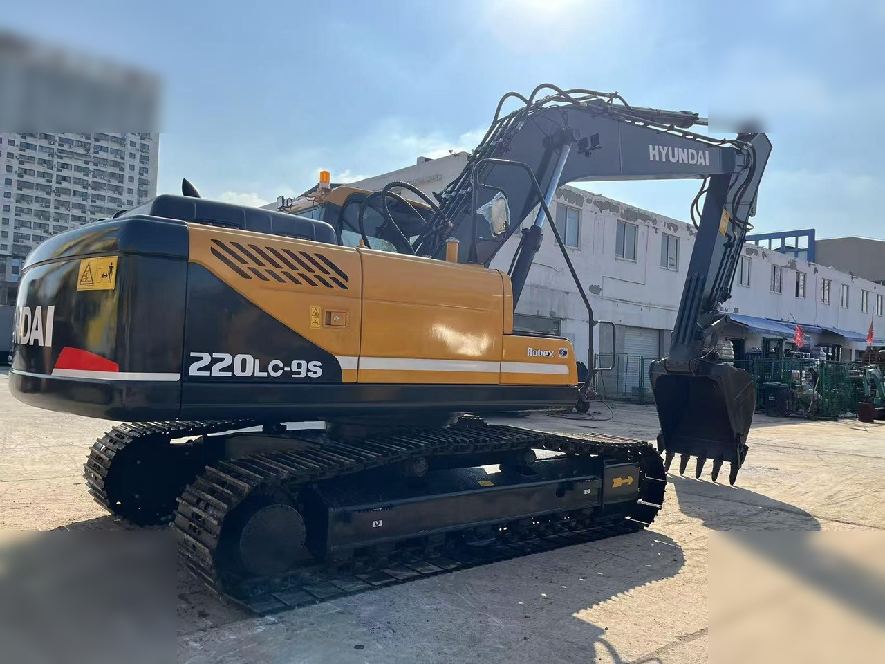 HYUNDAI ROBEX 220 LC-9S - Гусеничный экскаватор: фото 2 HYUNDAI ROBEX 220 LC-9S - Гусеничный экскаватор: фото 2