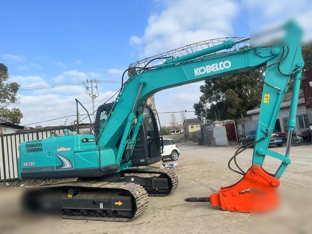 KOBELCO SK130-8 - Гусеничный экскаватор: фото 4 KOBELCO SK130-8 - Гусеничный экскаватор: фото 4
