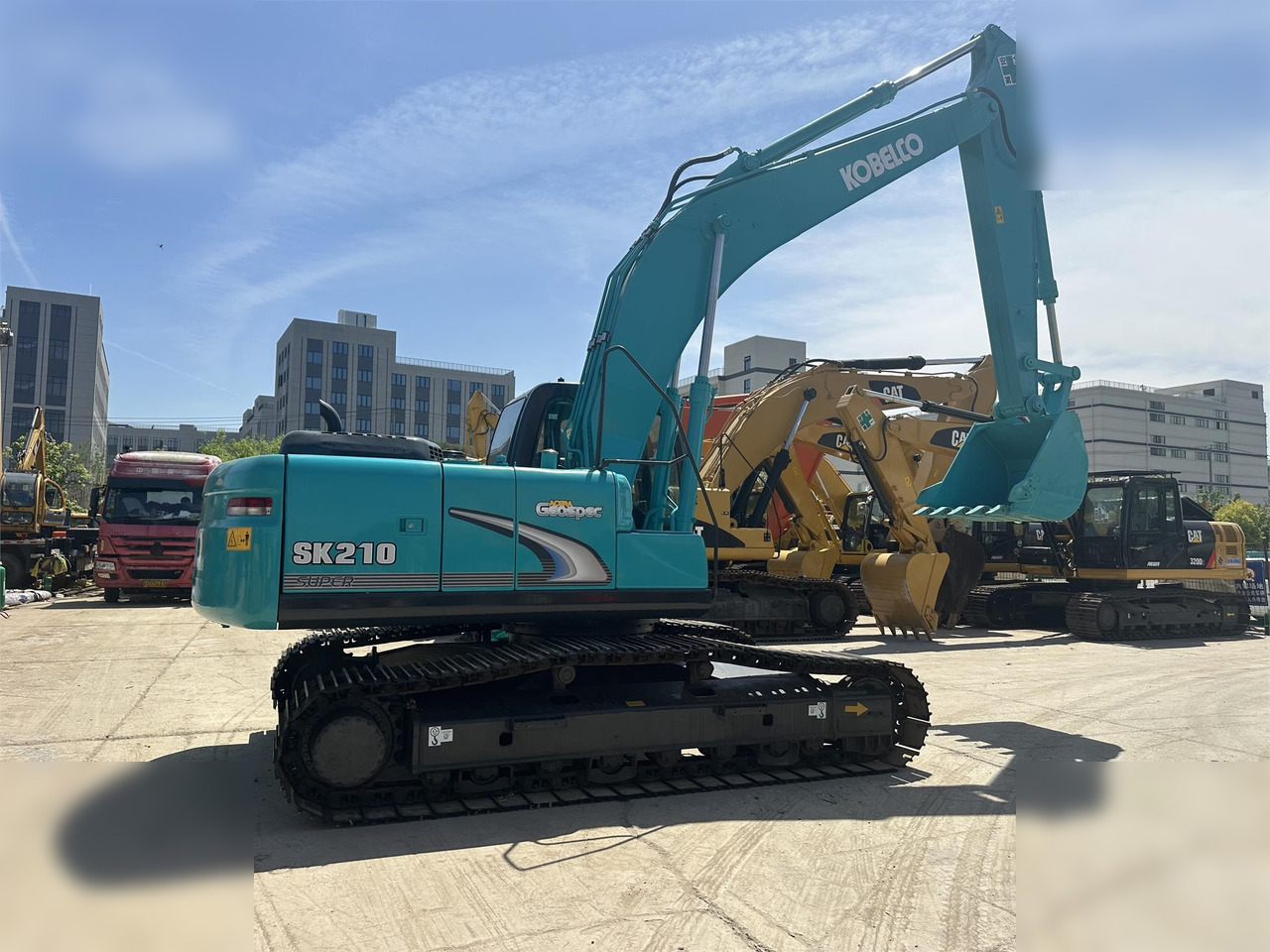 KOBELCO SK210 LC-8 - Гусеничный экскаватор: фото 2 KOBELCO SK210 LC-8 - Гусеничный экскаватор: фото 2