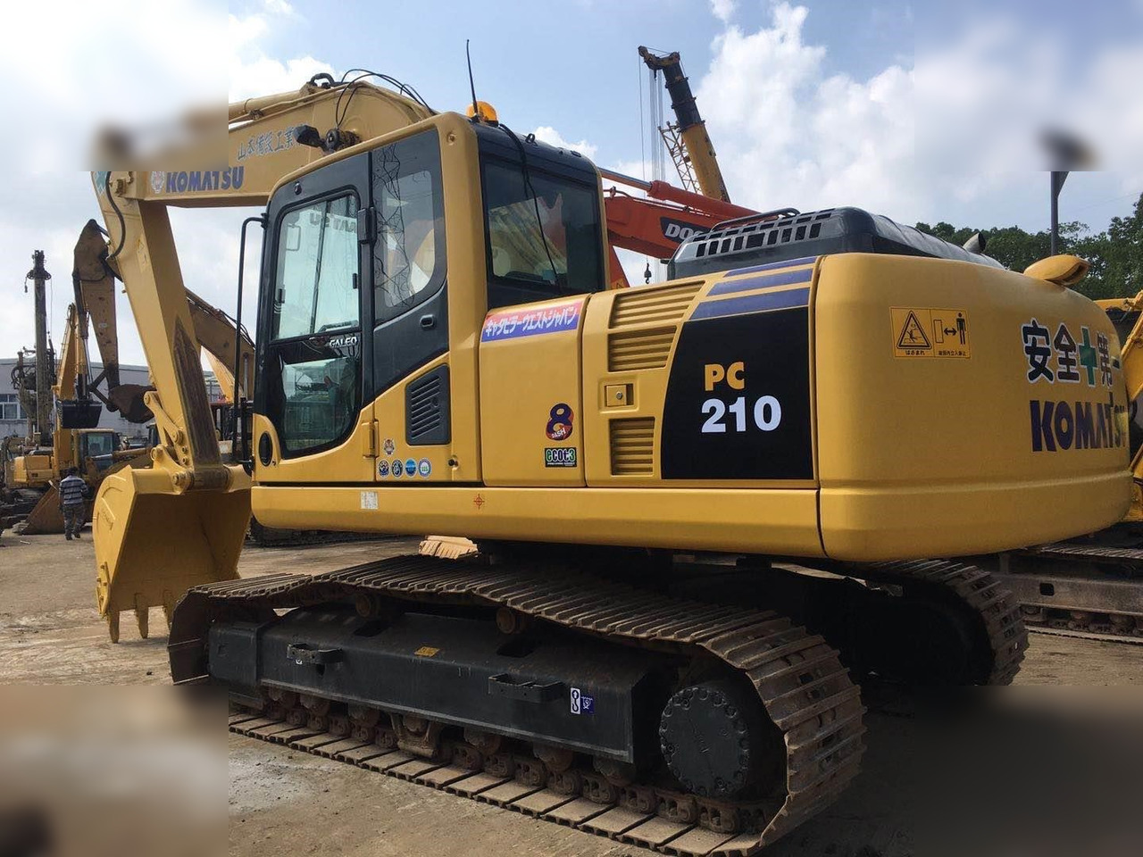 KOMATSU PC210-8N1 - Гусеничный экскаватор: фото 5 KOMATSU PC210-8N1 - Гусеничный экскаватор: фото 5
