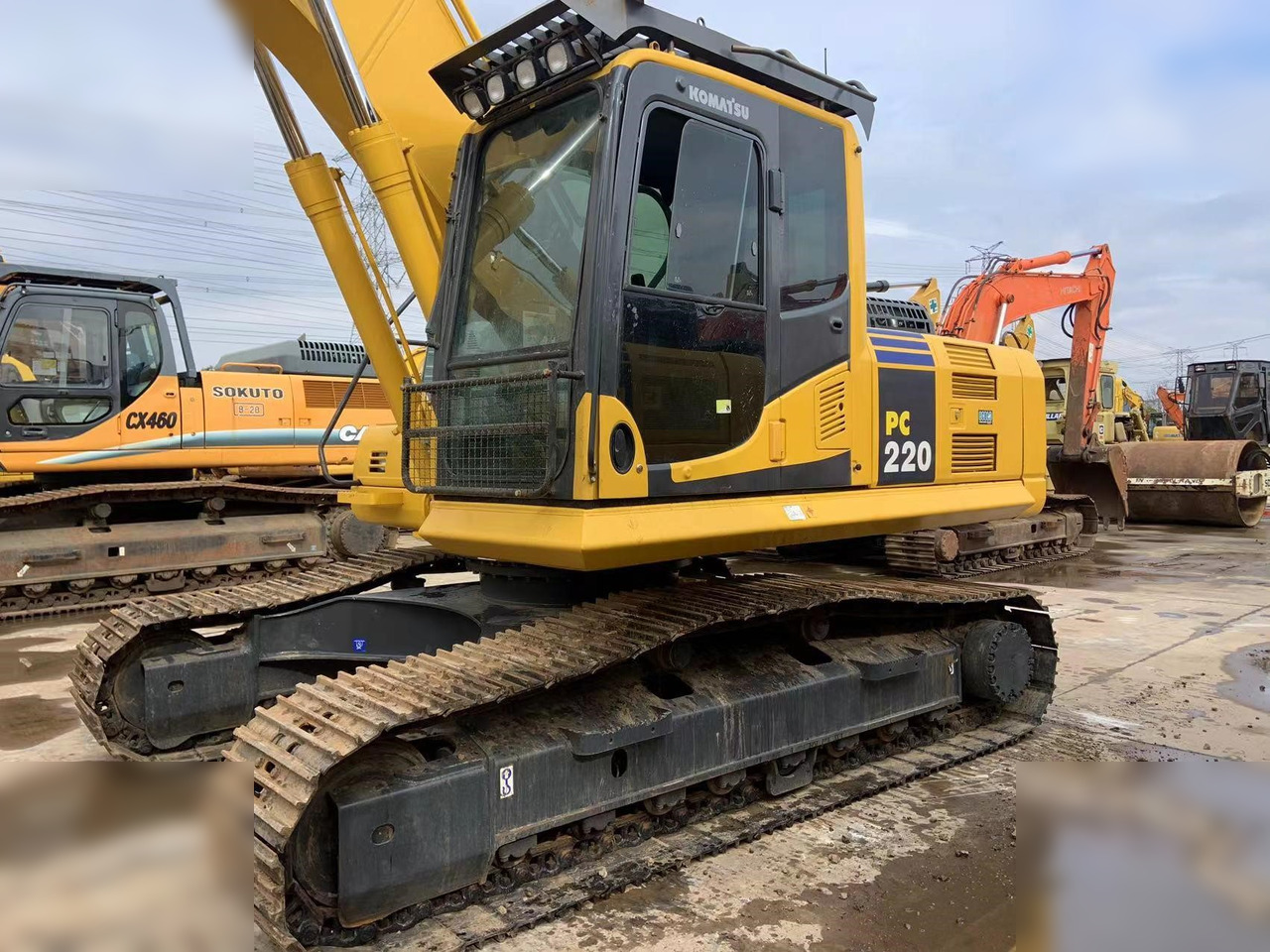 KOMATSU PC220-8 - Гусеничный экскаватор: фото 3 KOMATSU PC220-8 - Гусеничный экскаватор: фото 3