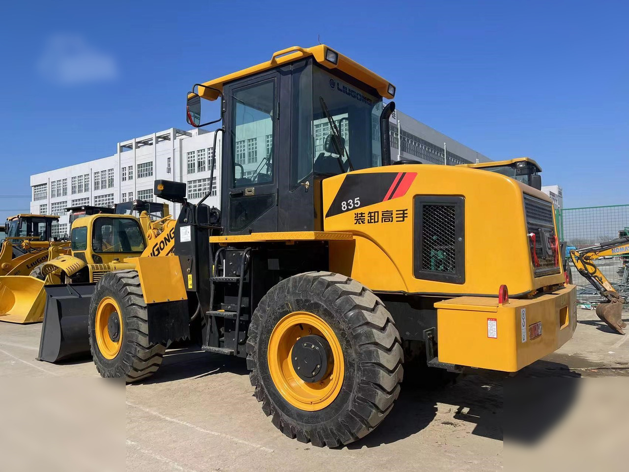 LIUGONG CLG835H - Колёсный погрузчик: фото 3 LIUGONG CLG835H - Колёсный погрузчик: фото 3