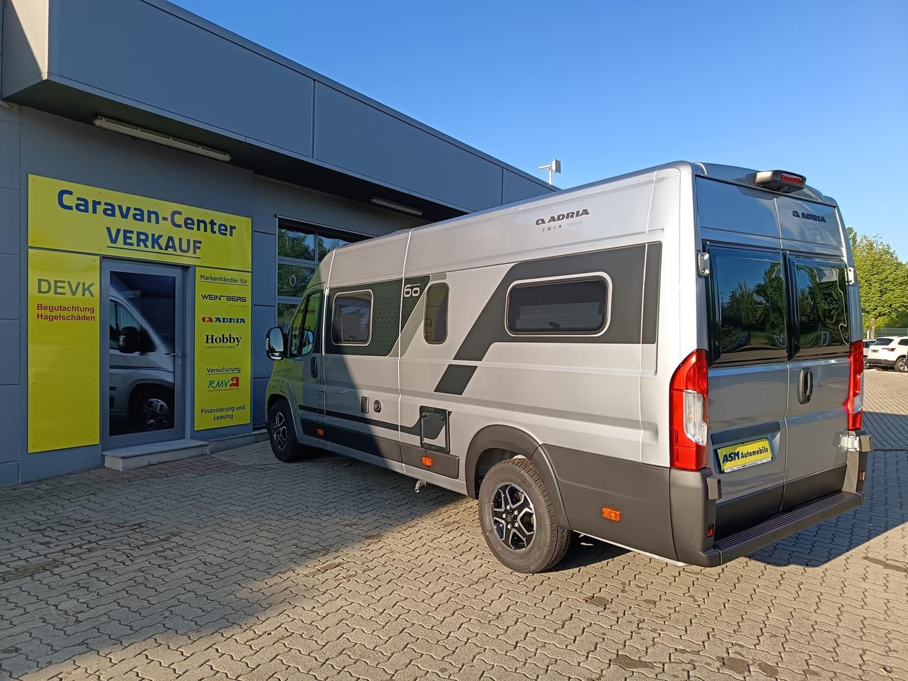 Adria Twin "60Y" 640 SLB*180 PS*4,25t MAXI*COMBI D 6E* - Кастенваген: фото 2 Adria Twin "60Y" 640 SLB*180 PS*4,25t MAXI*COMBI D 6E* - Кастенваген: фото 2