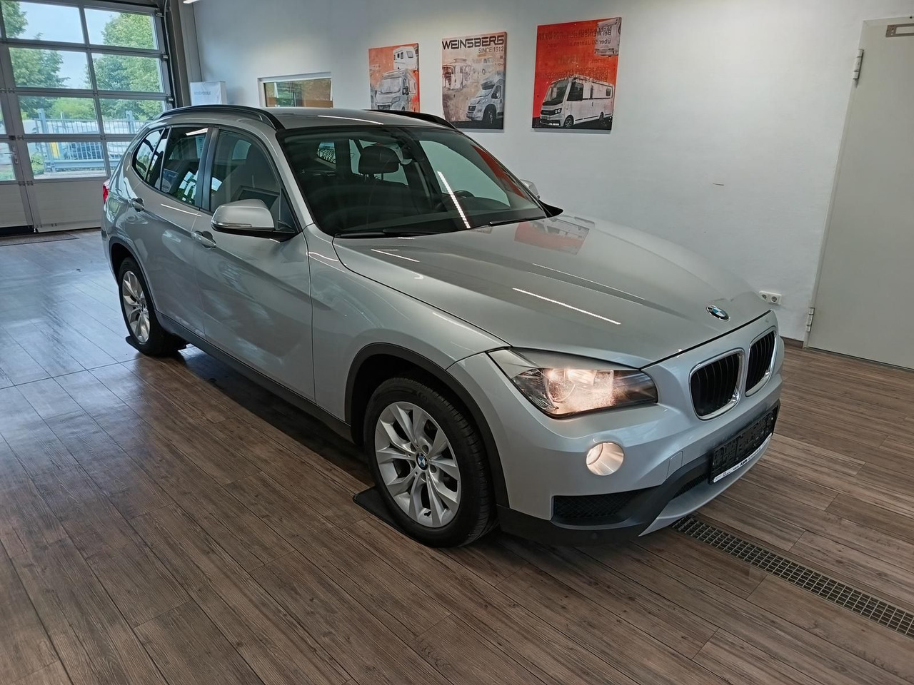 BMW X1 sDrive 18i 110 kW*SITZHEIZUNG*KLIMAAUTOMATIK - Внедорожник: фото 3 BMW X1 sDrive 18i 110 kW*SITZHEIZUNG*KLIMAAUTOMATIK - Внедорожник: фото 3