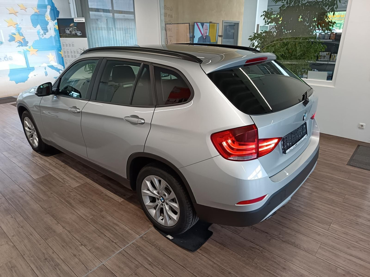 BMW X1 sDrive 18i 110 kW*SITZHEIZUNG*KLIMAAUTOMATIK - Внедорожник: фото 4 BMW X1 sDrive 18i 110 kW*SITZHEIZUNG*KLIMAAUTOMATIK - Внедорожник: фото 4