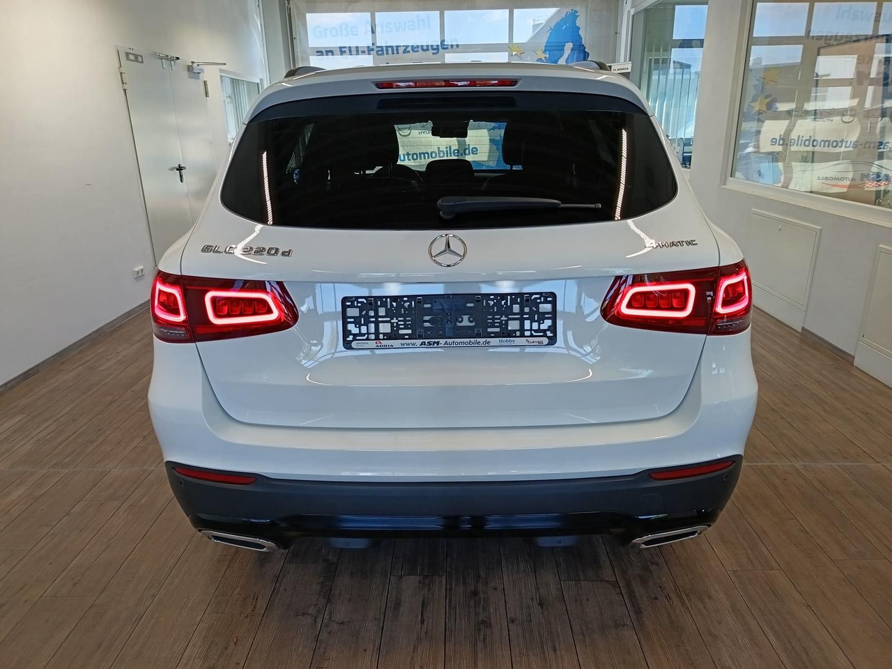 Mercedes-Benz GLC 220d AMG Line 4MATIC*AHK*NAVI*LED*R-KAM*DAB* - Внедорожник: фото 5 Mercedes-Benz GLC 220d AMG Line 4MATIC*AHK*NAVI*LED*R-KAM*DAB* - Внедорожник: фото 5
