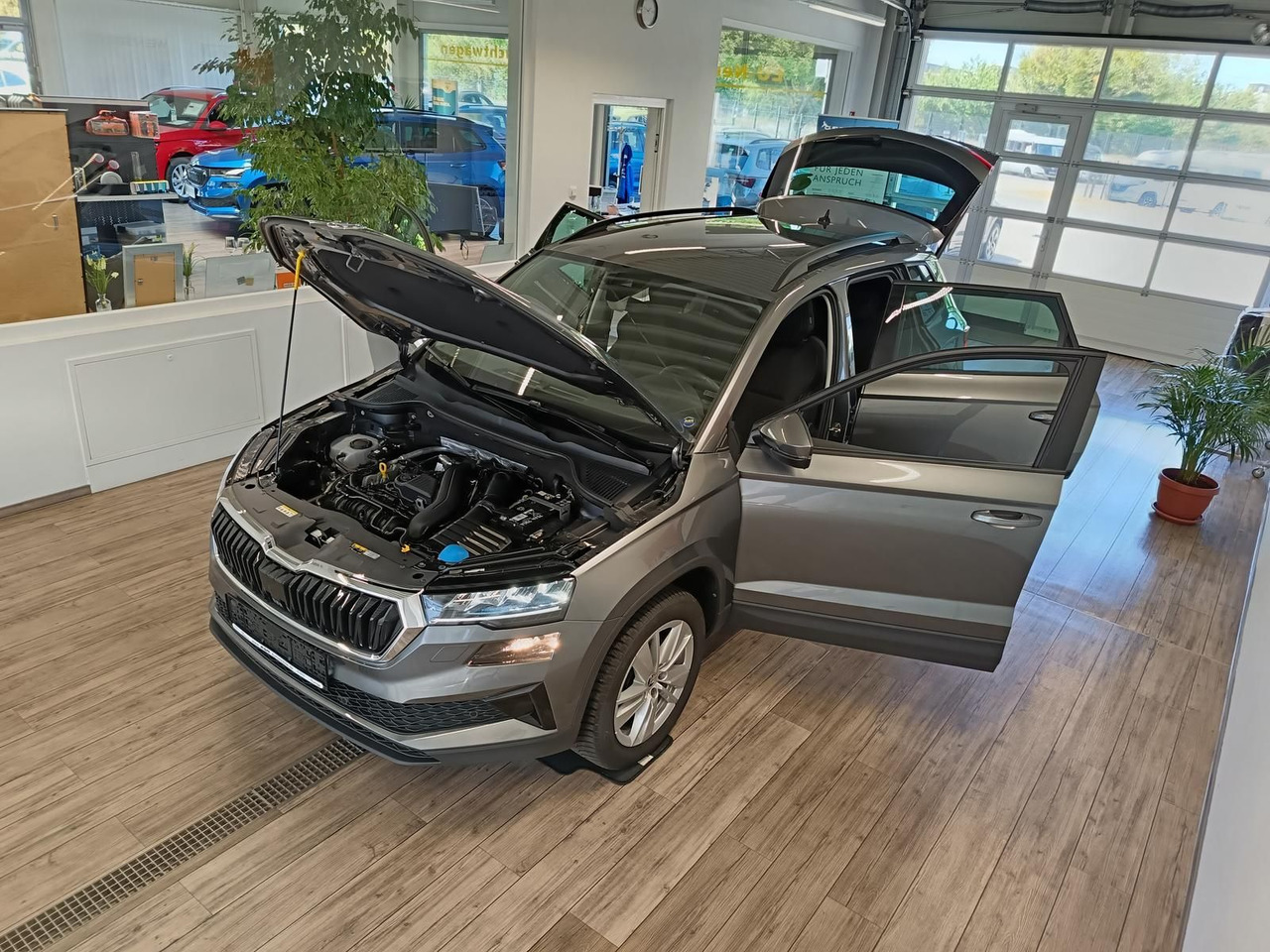 Skoda Karoq Selection 1.5 TSI DSG*NAVI*ACC*AHK-VORBER* - Внедорожник: фото 2 Skoda Karoq Selection 1.5 TSI DSG*NAVI*ACC*AHK-VORBER* - Внедорожник: фото 2
