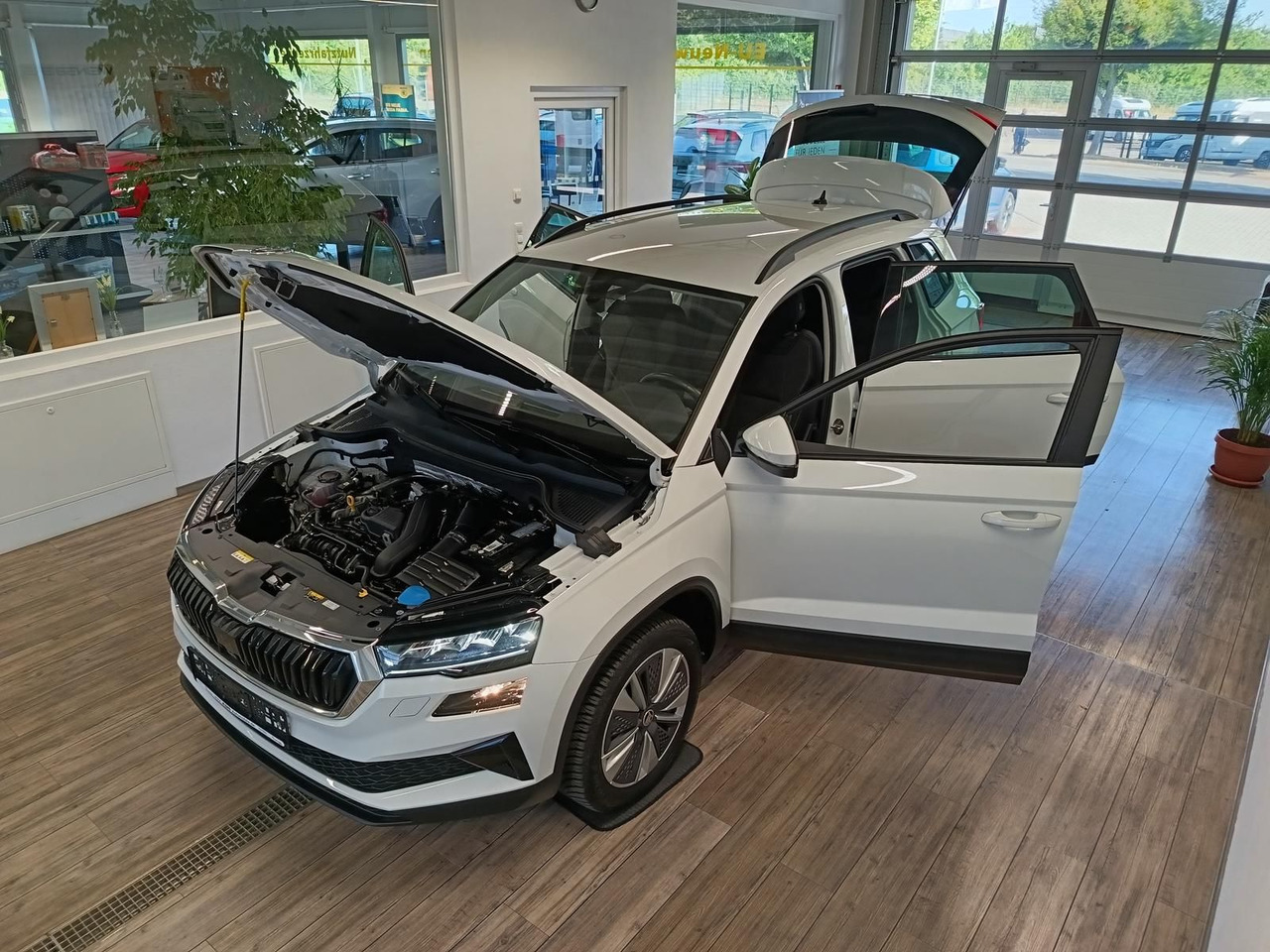 Skoda Karoq Style 1,5TSI DSG*AHK-VORBER*NAVI*LED*R-KAM - Внедорожник: фото 2 Skoda Karoq Style 1,5TSI DSG*AHK-VORBER*NAVI*LED*R-KAM - Внедорожник: фото 2
