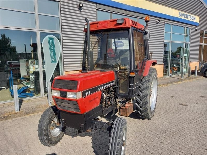 Case IH 695 XL - Трактор: фото 2 Case IH 695 XL - Трактор: фото 2