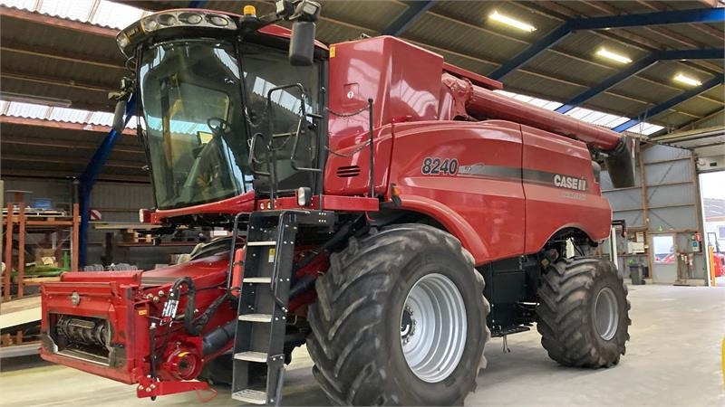 Case IH Axial Flow 8240 - Зерноуборочный комбайн: фото 3 Case IH Axial Flow 8240 - Зерноуборочный комбайн: фото 3