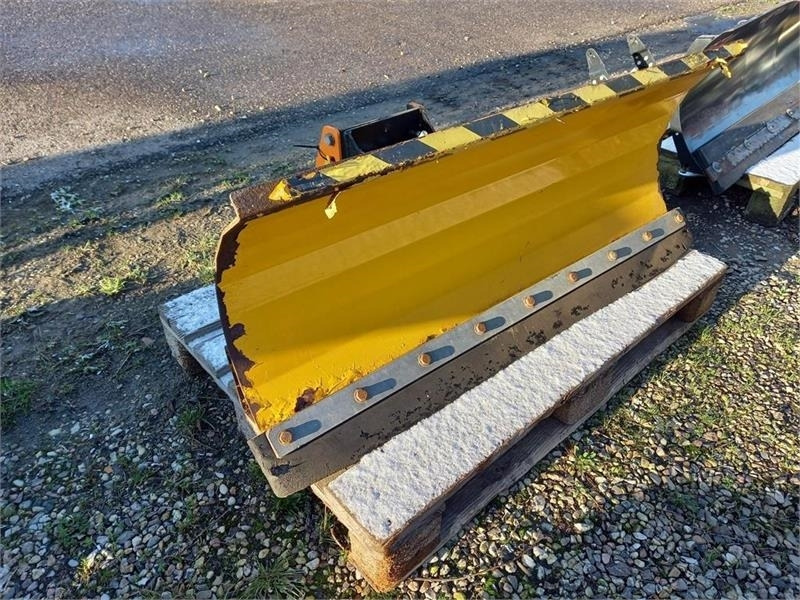 GMR FS1300L Med Stiga Titan ophæng - Отвал для снега для Сельскохозяйственной техники: фото 1 GMR FS1300L Med Stiga Titan ophæng - Отвал для снега для Сельскохозяйственной техники: фото 1