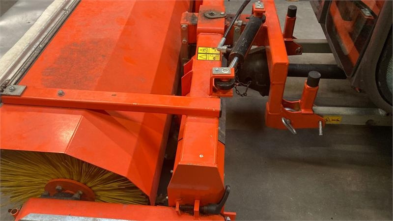 Husqvarna Fejemaskine med sving 5904500-01 - Щетка: фото 2 Husqvarna Fejemaskine med sving 5904500-01 - Щетка: фото 2