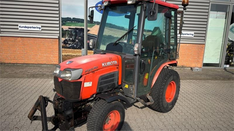 Kubota B2530 HST B2530 - Коммунальный трактор: фото 1 Kubota B2530 HST B2530 - Коммунальный трактор: фото 1