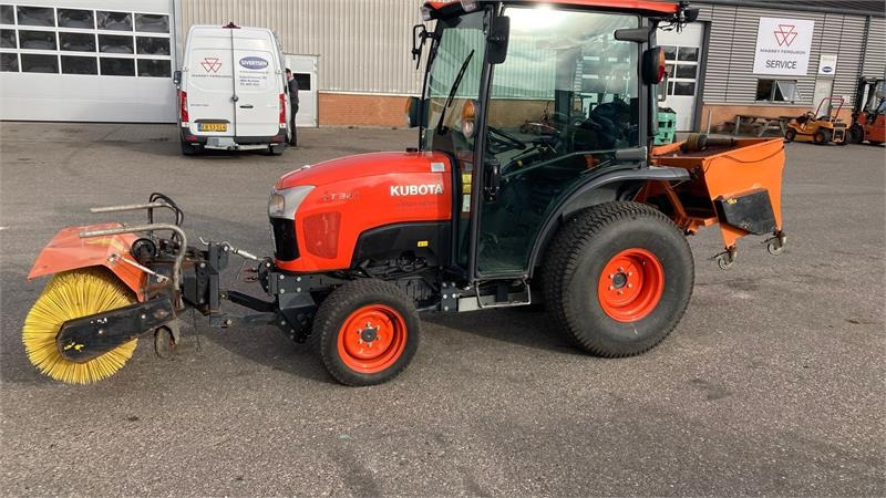 Kubota ST341 inkl. 150 cm kost og udlægger - Коммунальный трактор: фото 2 Kubota ST341 inkl. 150 cm kost og udlægger - Коммунальный трактор: фото 2