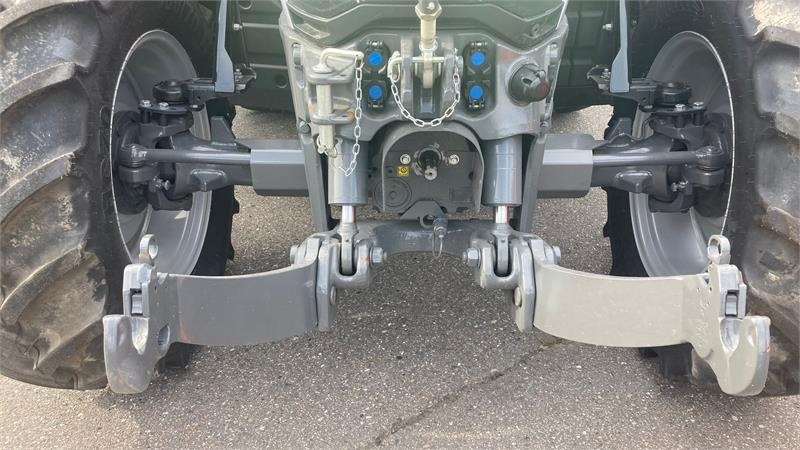 Massey Ferguson 5S.145 Exclusive Dyna-6 Exclusive - Трактор: фото 3 Massey Ferguson 5S.145 Exclusive Dyna-6 Exclusive - Трактор: фото 3