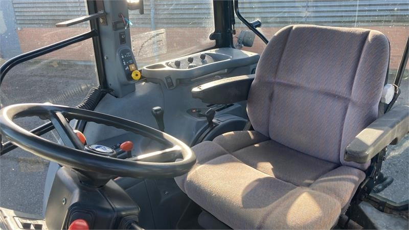 New Holland TS115  - Трактор: фото 5 New Holland TS115  - Трактор: фото 5