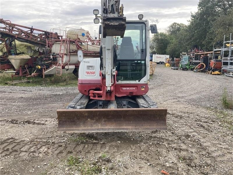 Takeuchi TB260 - Мини-экскаватор: фото 4 Takeuchi TB260 - Мини-экскаватор: фото 4
