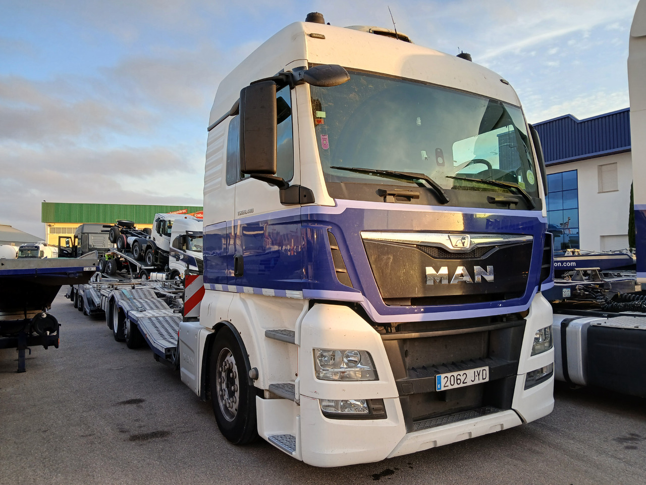 MAN TGX 18.480 - Грузовик-шасси: фото 1 MAN TGX 18.480 - Грузовик-шасси: фото 1