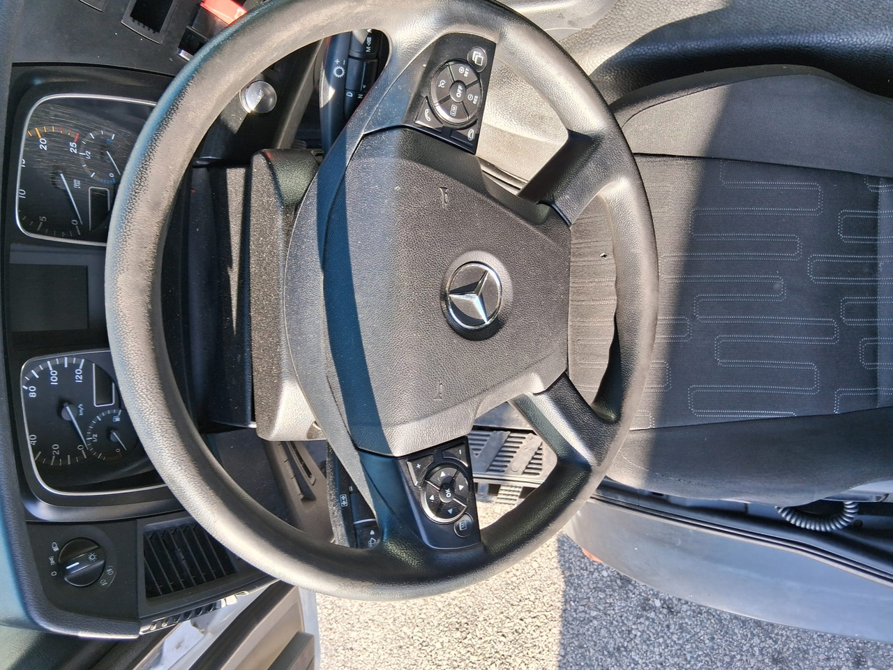 Тягач Mercedes 1843LS: фото 15