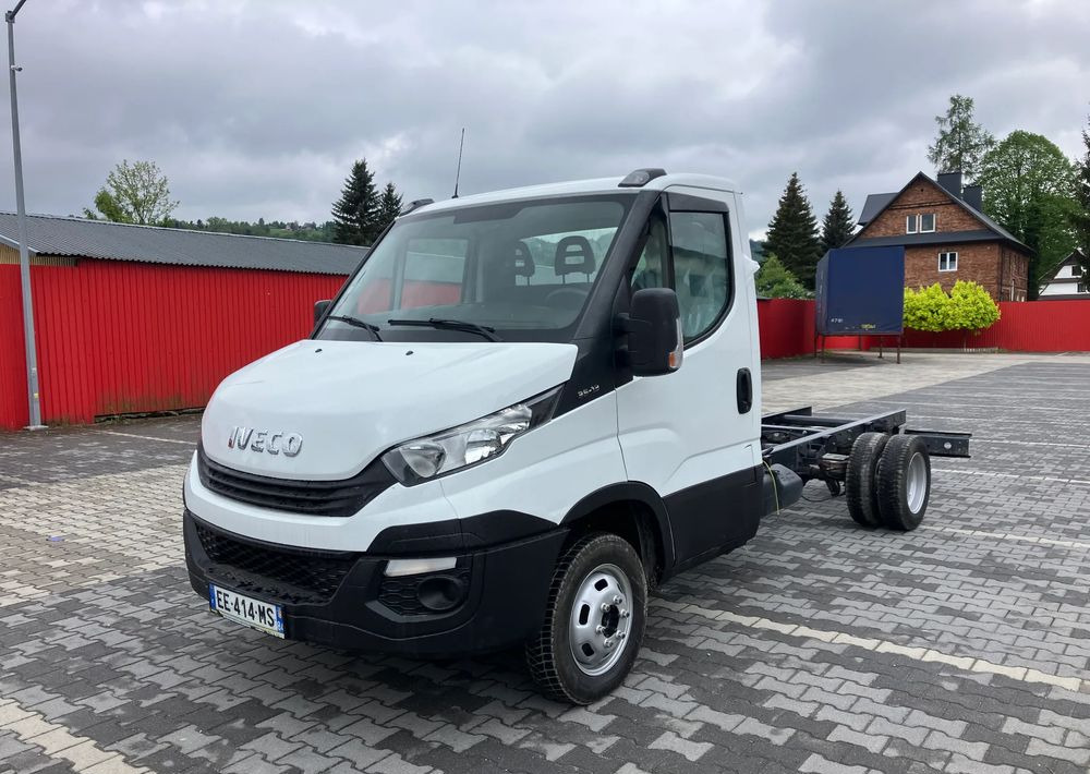 Iveco DAILY 35C13 ramo do zabudowy kiper wywrotka - Грузовик-шасси: фото 1 Iveco DAILY 35C13 ramo do zabudowy kiper wywrotka - Грузовик-шасси: фото 1