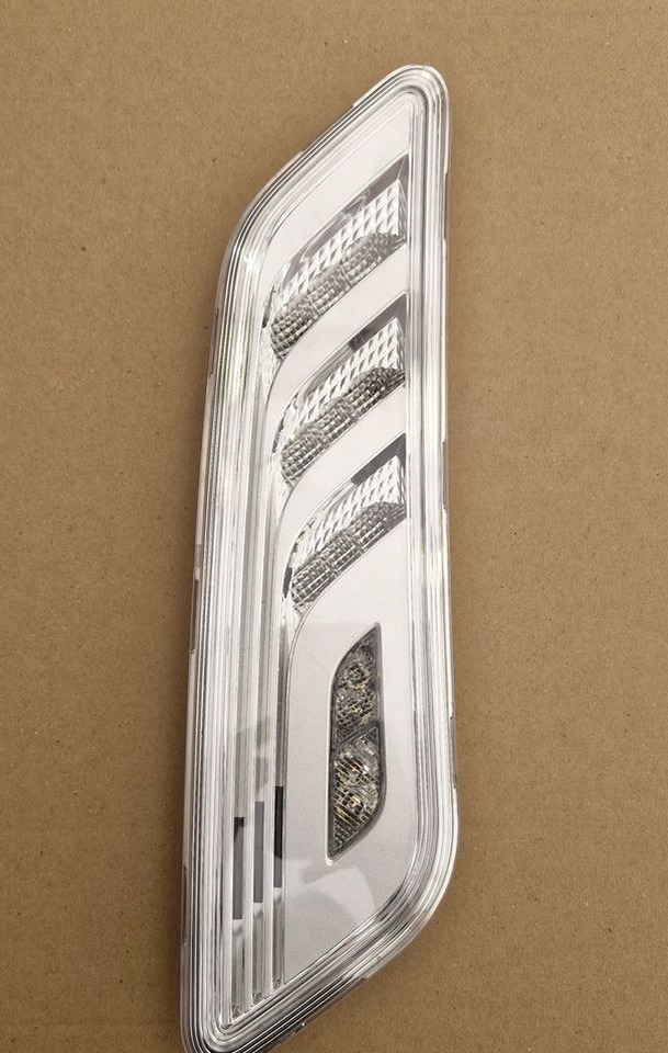 DAF XG XF LAMPKA OŚWIETLENIE KABINY 2313448 - Кабина и интерьер для Грузовиков: фото 1 DAF XG XF LAMPKA OŚWIETLENIE KABINY 2313448 - Кабина и интерьер для Грузовиков: фото 1