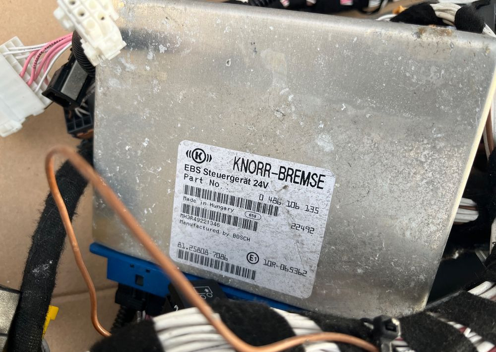 Elektronika kabiny MAN TG3 TGX TGS nowy model sterowniki licznik wiązka - Кабина и интерьер для Грузовиков: фото 5 Elektronika kabiny MAN TG3 TGX TGS nowy model sterowniki licznik wiązka - Кабина и интерьер для Грузовиков: фото 5