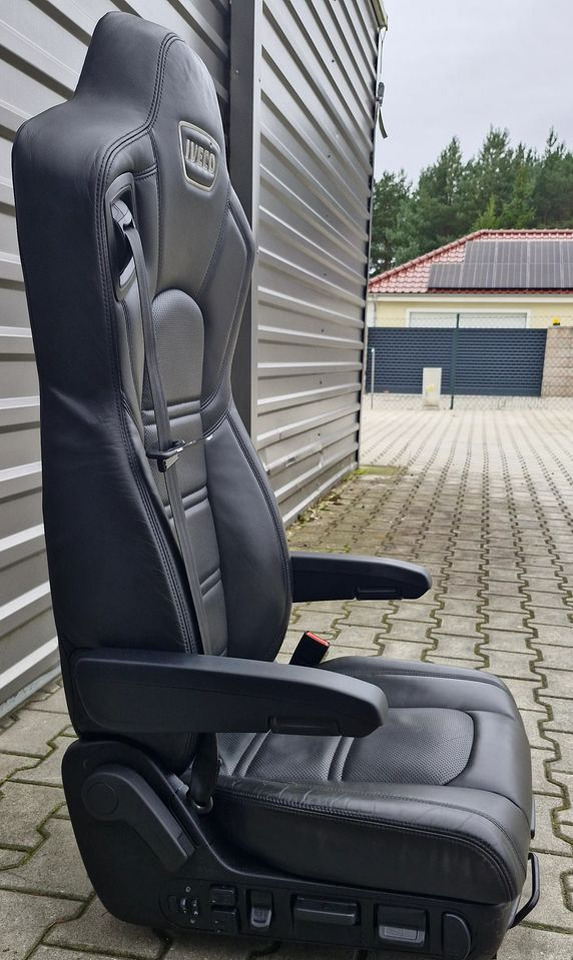 IVECO STRALIS S WAY FOTEL PASAŻERA - Кабина и интерьер: фото 3 IVECO STRALIS S WAY FOTEL PASAŻERA - Кабина и интерьер: фото 3