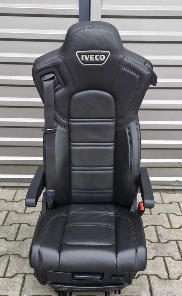 IVECO STRALIS S WAY FOTEL PASAŻERA - Кабина и интерьер: фото 1 IVECO STRALIS S WAY FOTEL PASAŻERA - Кабина и интерьер: фото 1