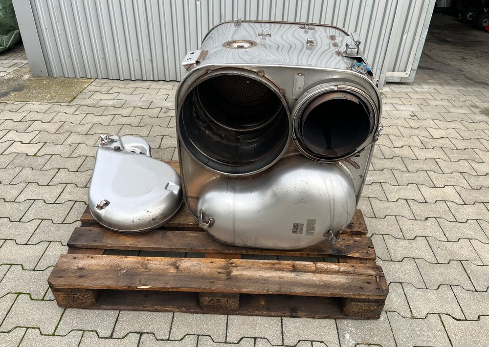 Katalizator MAN TGX TGS lift wydech tłumik - Глушитель/ Выхлопная система для Грузовиков: фото 1 Katalizator MAN TGX TGS lift wydech tłumik - Глушитель/ Выхлопная система для Грузовиков: фото 1