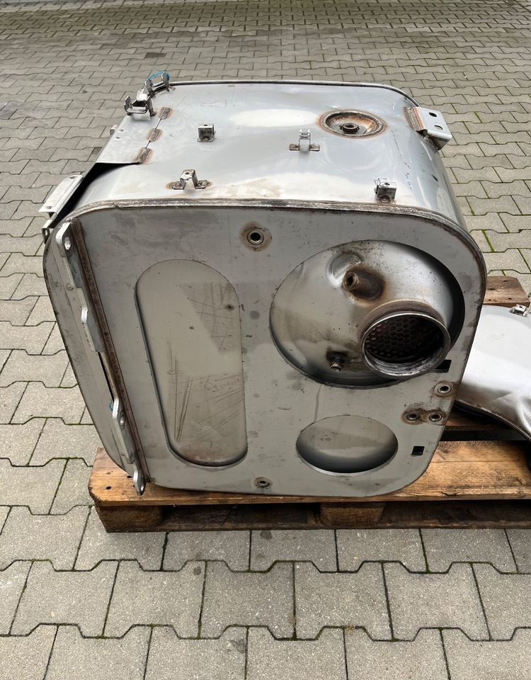 Katalizator MAN TGX TGS lift wydech tłumik - Глушитель/ Выхлопная система для Грузовиков: фото 3 Katalizator MAN TGX TGS lift wydech tłumik - Глушитель/ Выхлопная система для Грузовиков: фото 3