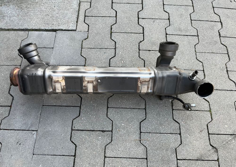 Recyrkulator spalin DAF XF 106 euro 6 lift chłodnica spalin AGR - Выпускной коллектор для Грузовиков: фото 1 Recyrkulator spalin DAF XF 106 euro 6 lift chłodnica spalin AGR - Выпускной коллектор для Грузовиков: фото 1