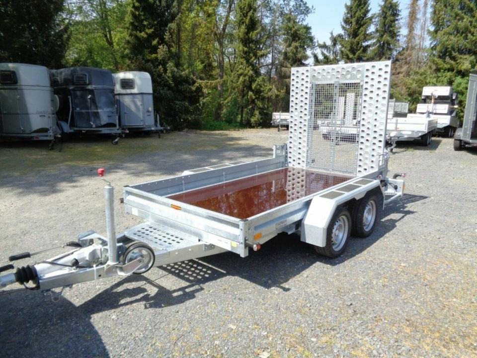 Böckmann PKW-Anhänger Baumaschinentransporter, 3,5 to. 100 km/h - Прицеп для спецтехники: фото 1 Böckmann PKW-Anhänger Baumaschinentransporter, 3,5 to. 100 km/h - Прицеп для спецтехники: фото 1