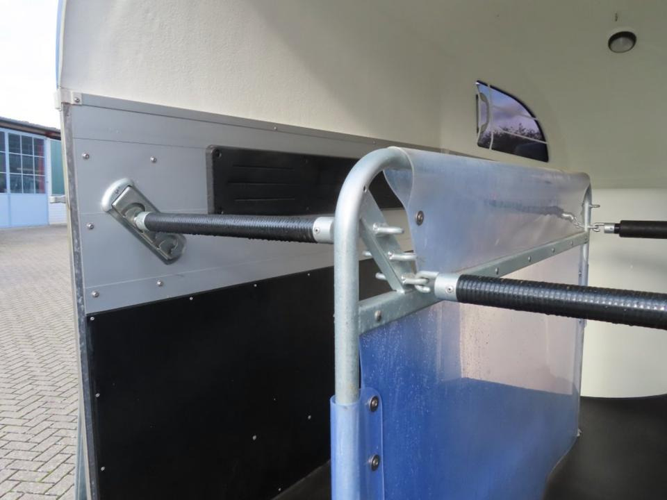 Böckmann Pferdeanhänger Champion R, Alub., 100 km/h - Прицеп-коневоз: фото 5 Böckmann Pferdeanhänger Champion R, Alub., 100 km/h - Прицеп-коневоз: фото 5