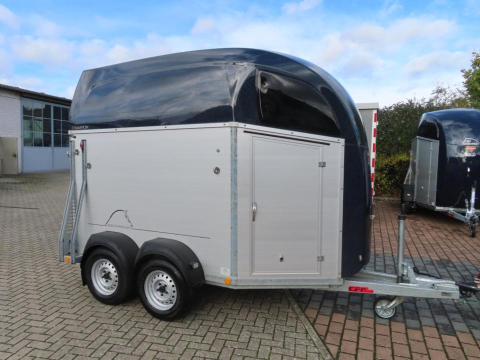 Böckmann Pferdeanhänger Champion R, Alub., 100 km/h - Прицеп-коневоз: фото 2 Böckmann Pferdeanhänger Champion R, Alub., 100 km/h - Прицеп-коневоз: фото 2