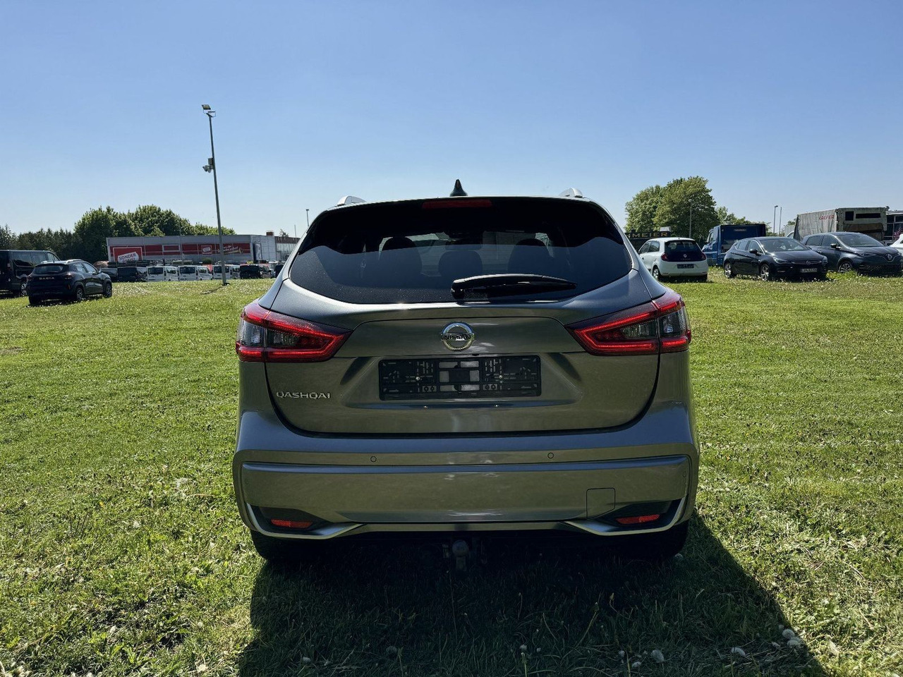 Nissan Qashqai 1.7 dCi N-Connecta 4x4 ALLRAD AUTOMATIK - Внедорожник: фото 4 Nissan Qashqai 1.7 dCi N-Connecta 4x4 ALLRAD AUTOMATIK - Внедорожник: фото 4