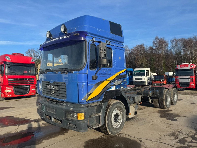 MAN 26.410 (BIG AXLE / 10 TIRES / 6X4 / 6 CYLINDER / MANUAL GEARBOX) - Грузовик-шасси: фото 1 MAN 26.410 (BIG AXLE / 10 TIRES / 6X4 / 6 CYLINDER / MANUAL GEARBOX) - Грузовик-шасси: фото 1