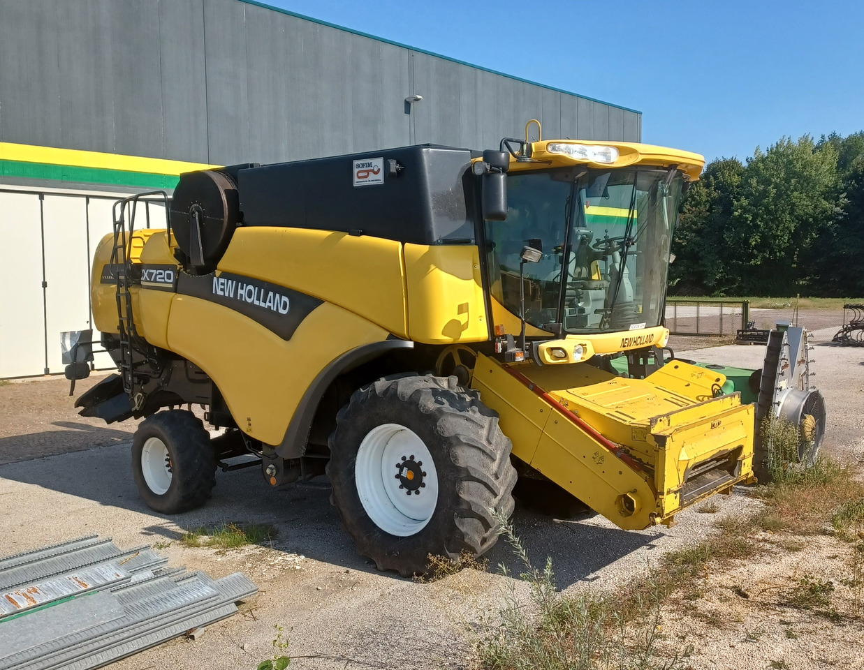 NEW HOLLAND MIETITREBBIA CX 720 - Зерноуборочный комбайн: фото 1 NEW HOLLAND MIETITREBBIA CX 720 - Зерноуборочный комбайн: фото 1