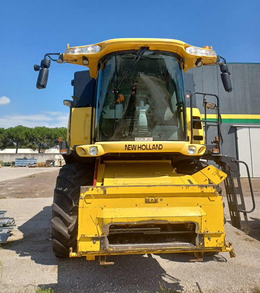 NEW HOLLAND MIETITREBBIA CX 720 - Зерноуборочный комбайн: фото 3 NEW HOLLAND MIETITREBBIA CX 720 - Зерноуборочный комбайн: фото 3