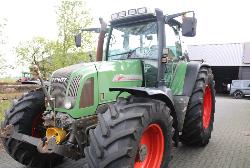 Fendt FAVORIT 711 VARIO 711 Vario met fronthef en frontaftakas - Трактор: фото 5 Fendt FAVORIT 711 VARIO 711 Vario met fronthef en frontaftakas - Трактор: фото 5