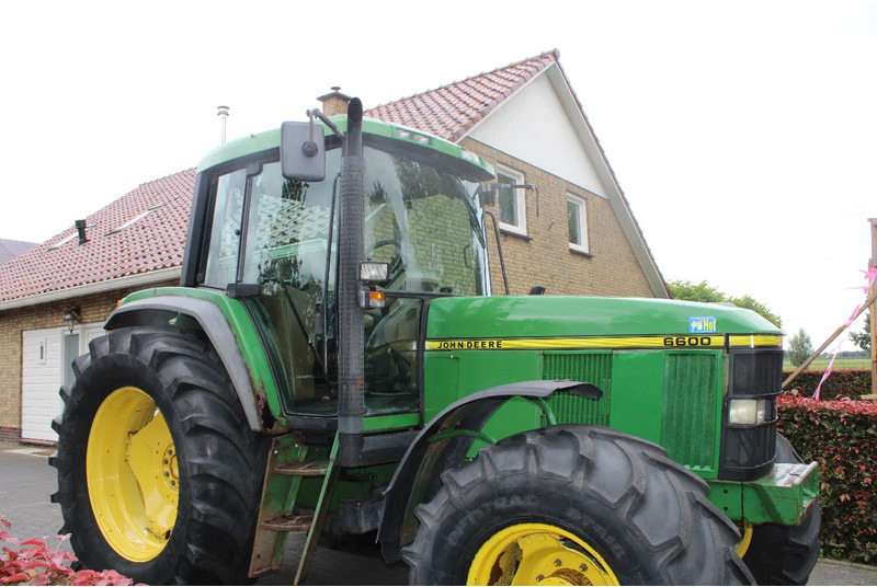 John Deere 6600 - Трактор: фото 2 John Deere 6600 - Трактор: фото 2